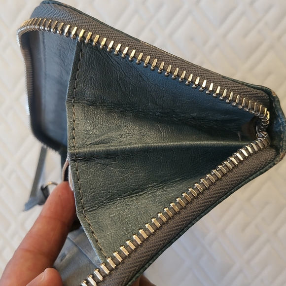 Chloe Blue and Gold Emblem Long Wallet - Picture 10 of 14